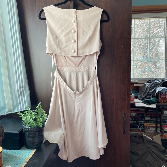 Beige dress - Picture 2 of 5